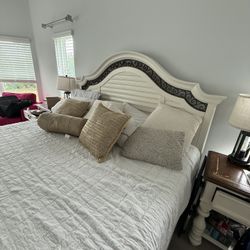 King bedroom set - Havertys Newport style