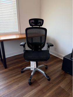 Staples Hyken Ergonomic Mesh Swivel Task Chair