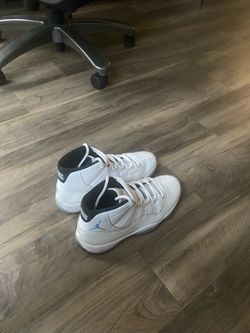 Jordan 11’s size 10