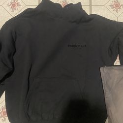Black essential hoodie