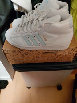 ADIDAS PRO MODEL BABY BLUE AND WHITE.. SIZE 8*5 MEN