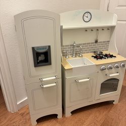 Girls princess house and kitchen