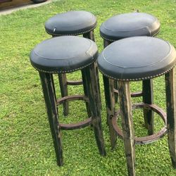 4 bancos en buen estado a 5 cada uno