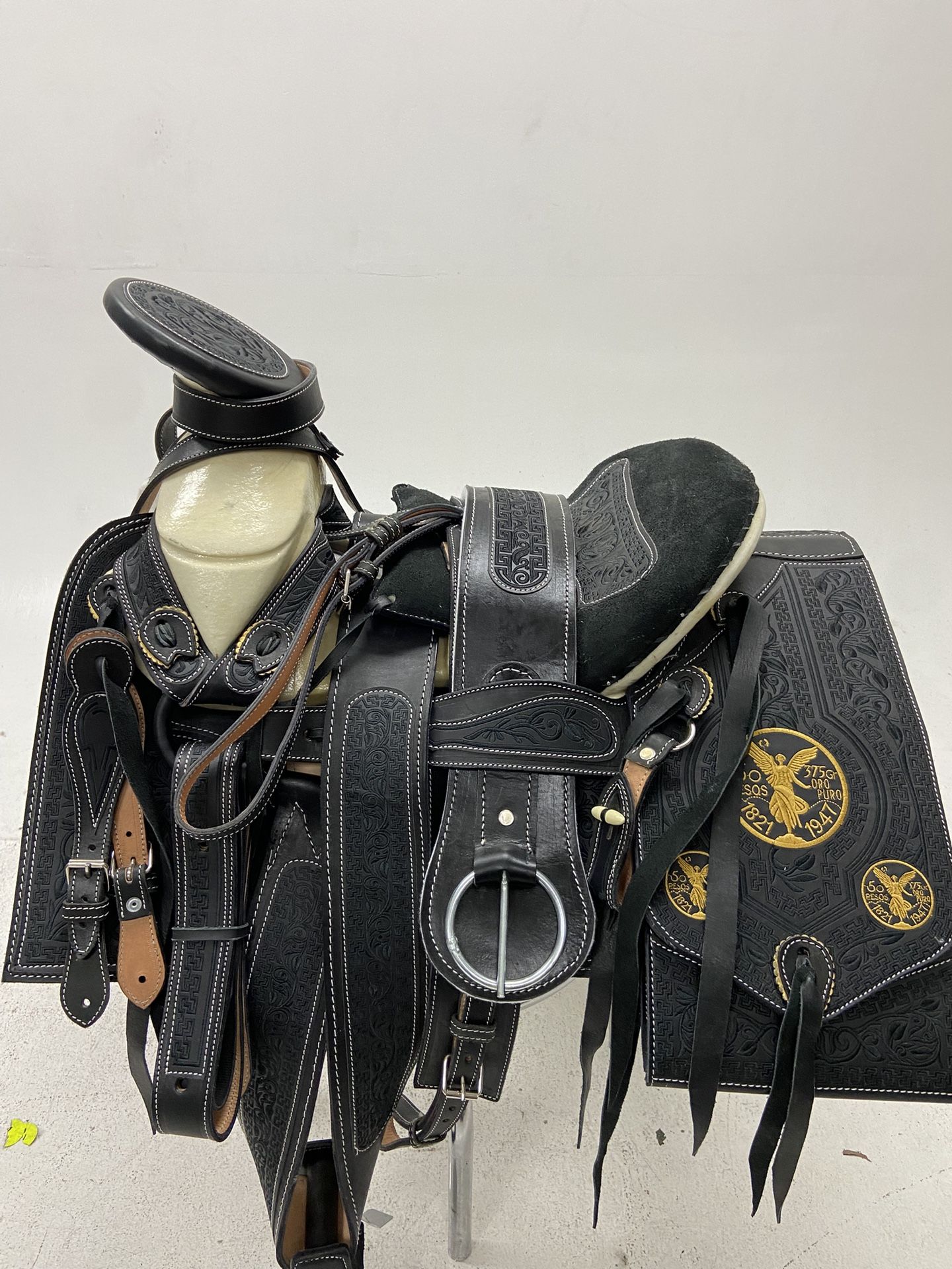 Nueva Montura Charra Super Bordada Conncantinas Cuadradas