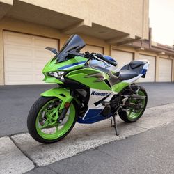 Kawasaki Ninja 500 40th Anniversary SE
