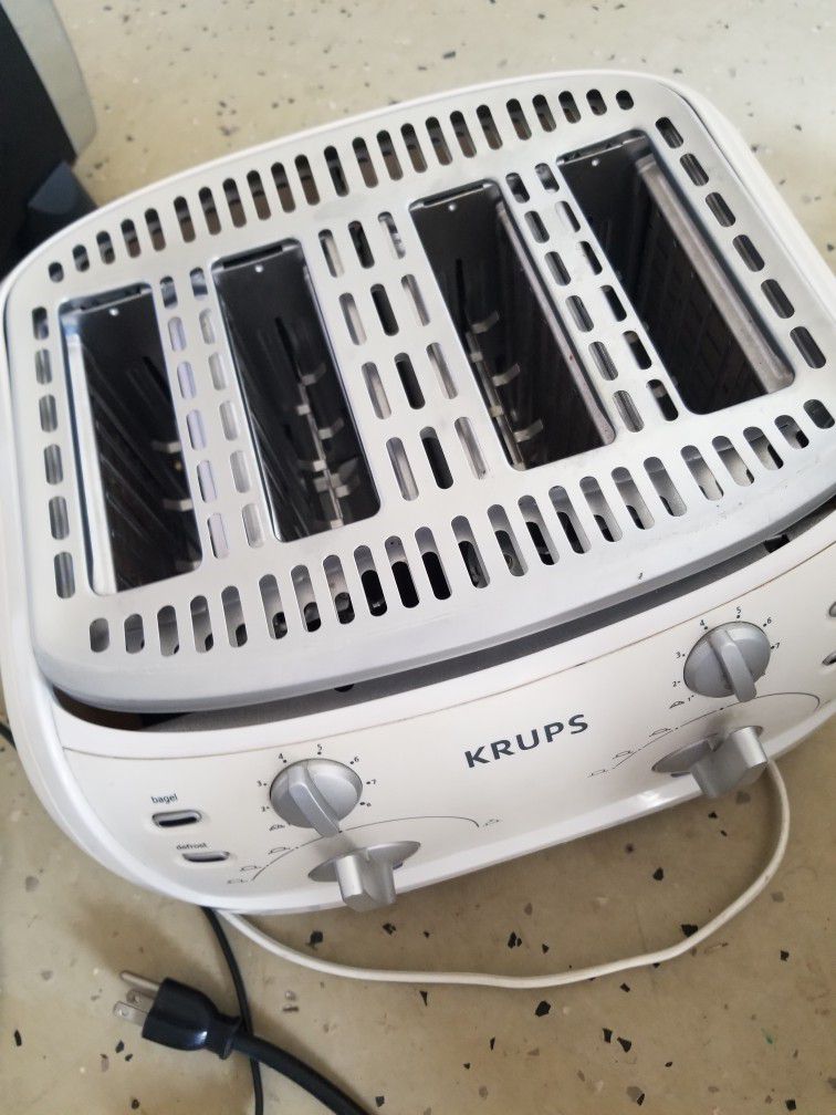 4 Slice Krups Toaster for Sale in Jamul, CA - OfferUp