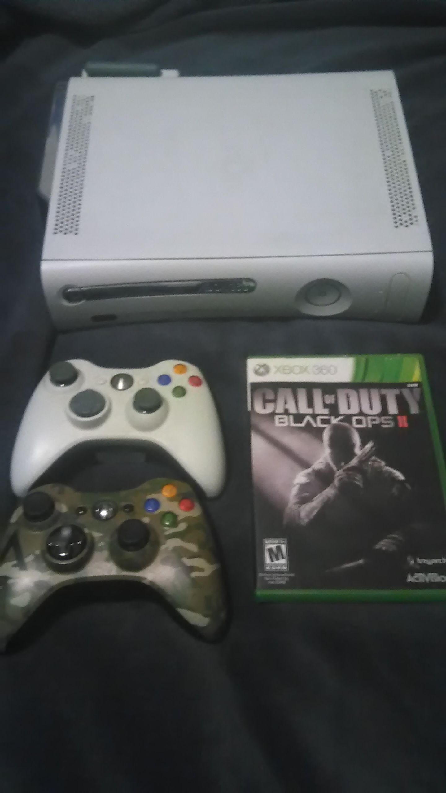 Xbox360 with all wires, 2 wireless controllers and black ops 2