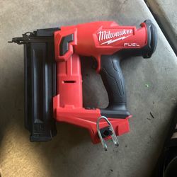 Milwaukee M18 FUEL Brushless Cordless Gen II 18-Gauge Brad Nailer