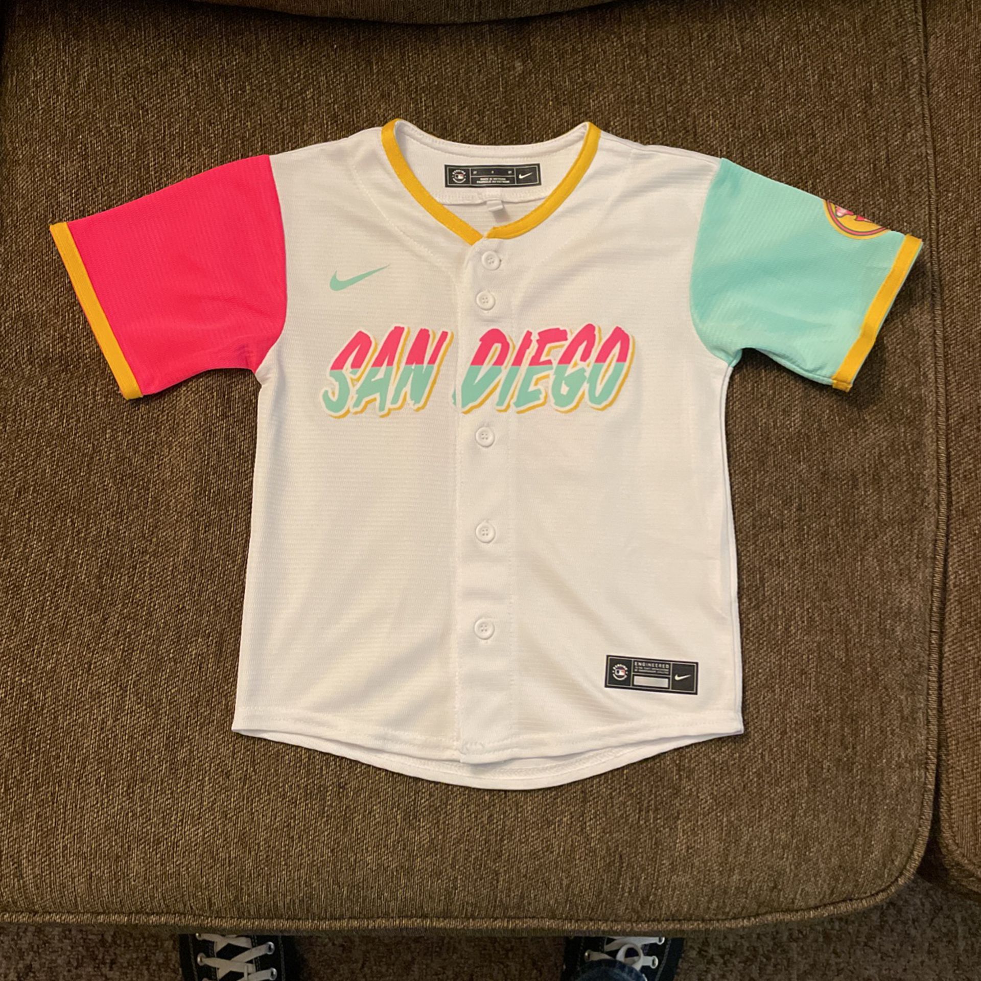 Toddler San Diego Padres Nike White 2022 City Connect Jersey for Sale in  San Diego, CA - OfferUp