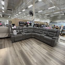 New In Box Grey Power Recliner With 2 Middle Consoles 