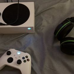 Xbox series s + accessories 