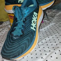 Hoka  13 1/2 