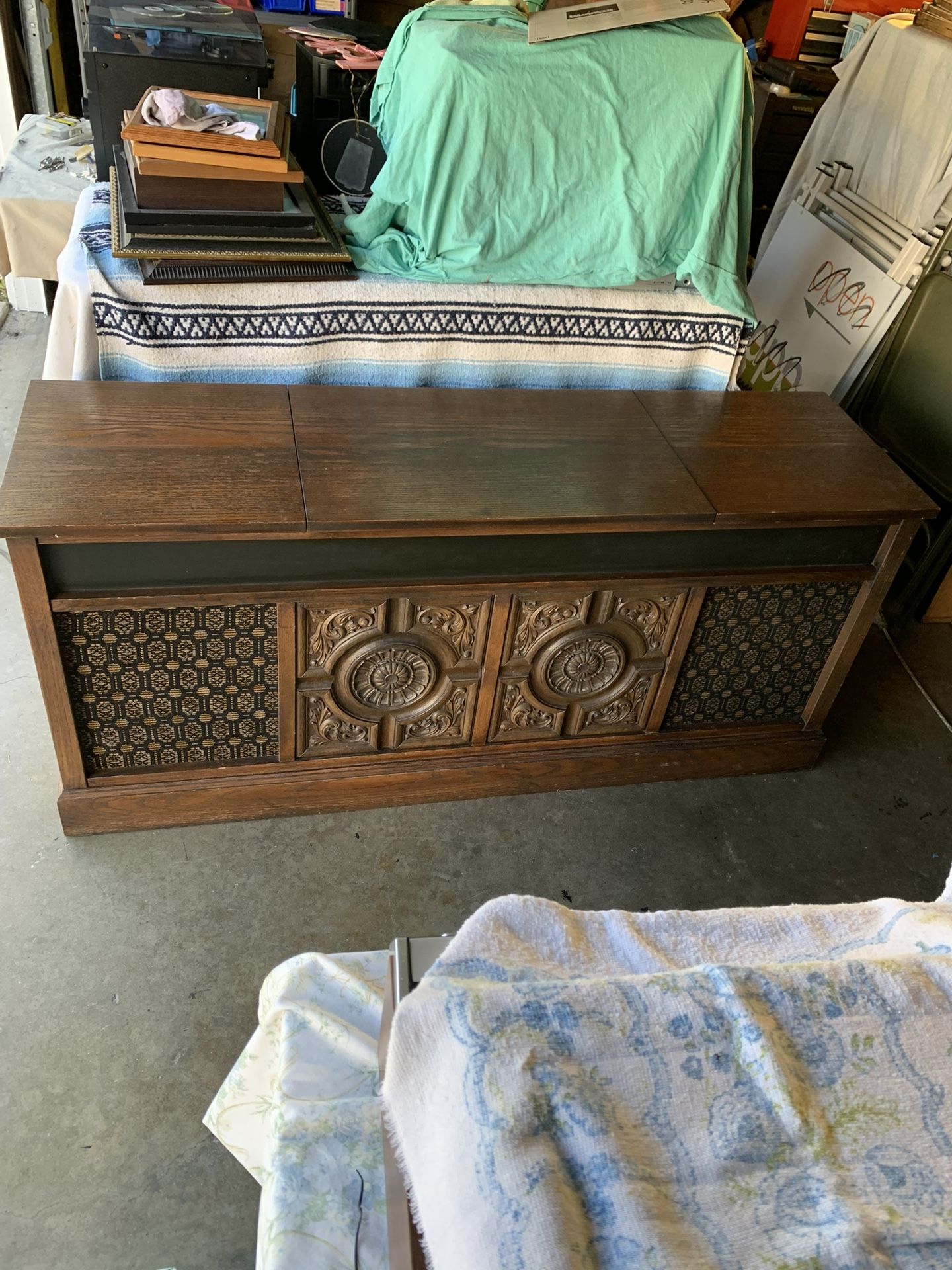 Vintage Penncrest console Radio Record player with new stylus needle the record player works perfectly.. small size L 55” X H 25” X D 16” 