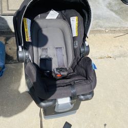 Graco Baby Carrier With Base