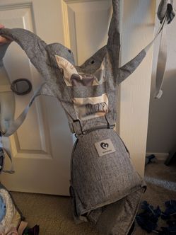 Baby hip seat carrier