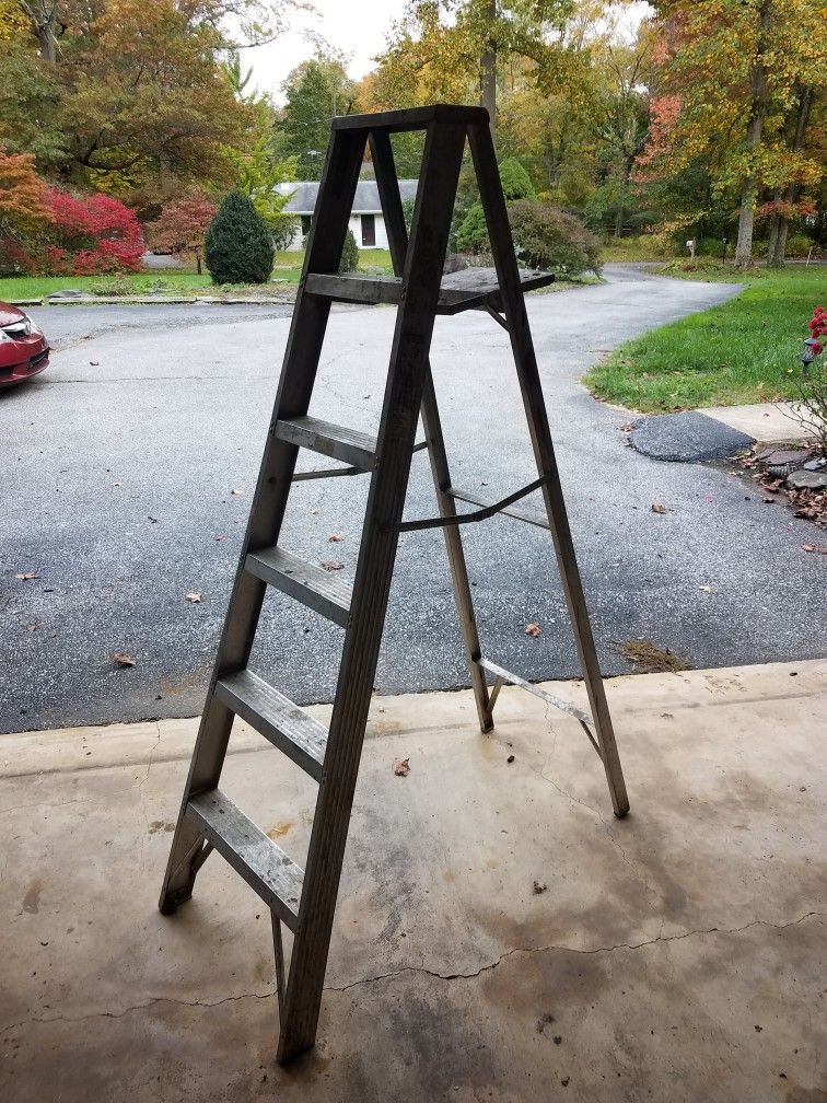 6ft Aluminum Step Ladder