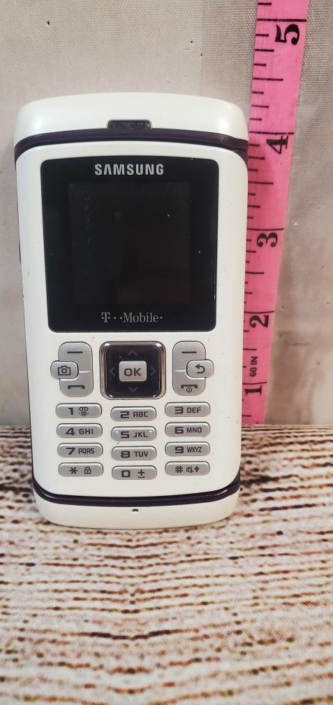 @CHV OLD SCHOOL SAMSUNG SGHT559 SGH-T559 flip Keyboard Cell Phone sold as a novelty
