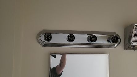 4 light over vanity like new