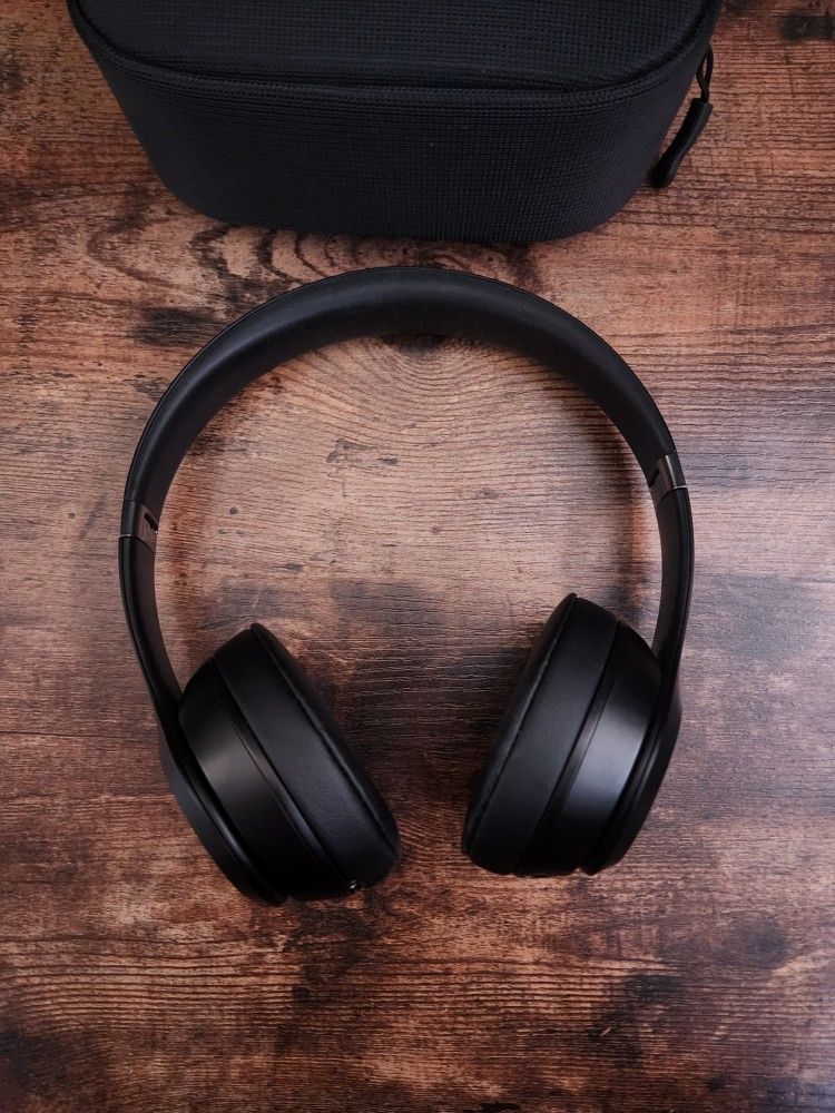 Black Beats Solo 4 w/ Original Bag