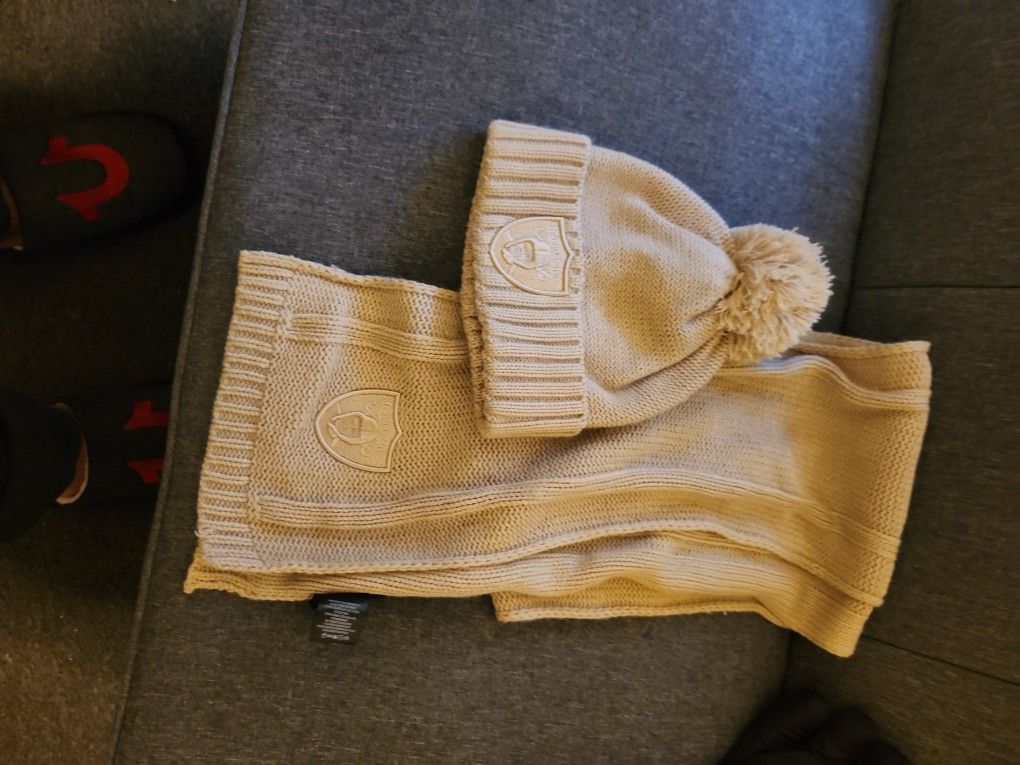 Beanie And Scarf-raiders