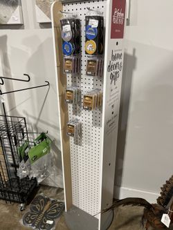 LAST ONE!!! LIKE NEW!!! SPINNING FLOOR DISPLAY!!! GREAt FOR A STORE OR CRAFT SHOWS!!! WhAT A DEAL!!!