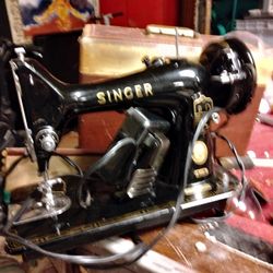 Singer 1943 Sewing Machine 