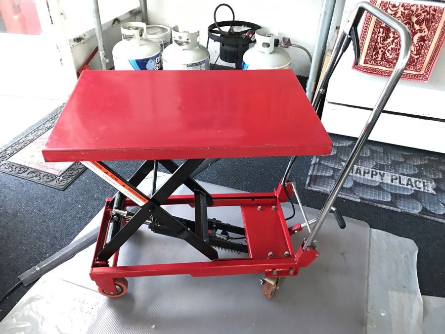 Dayton Hydraulic Lift Cart