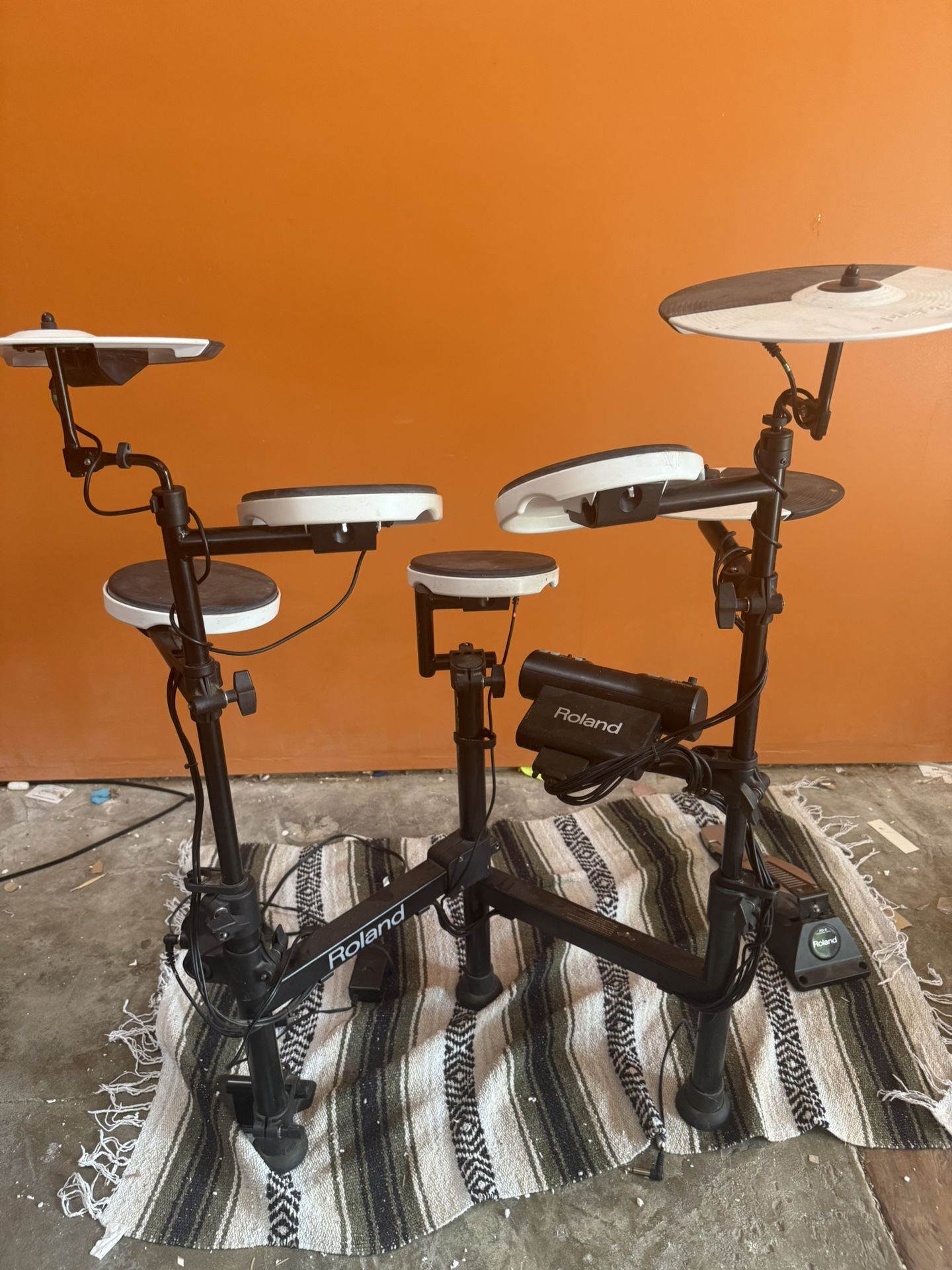 Roland TD-4 Electronic Drum Set 4 Drum Pads 3 Cymbal Pads