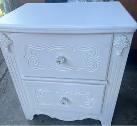 White 2-Drawer Nightstand with Crystal Knobs