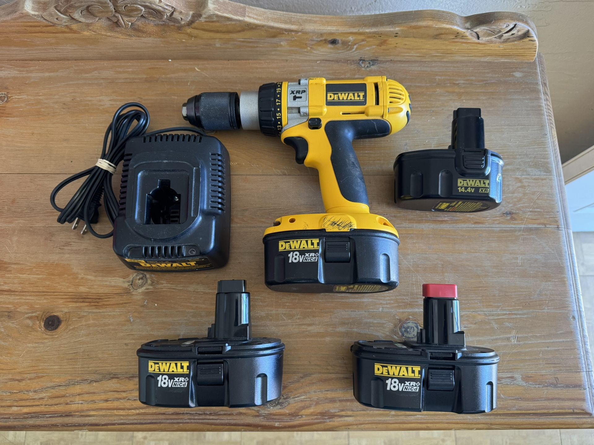 DeWalt Drill + 4 Batteries + Charger