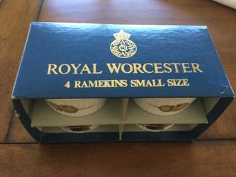 ROYAL WORCESTER  SET OF 4 RAMEKINS IN ORIGINAL BOX PLUS BONUS HALL RAMEKIN - VINTAGE