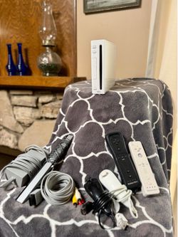 Wii gaming console with games