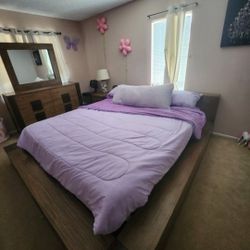 Wooden Bedroom Set .   King Size Bed Solid Wood