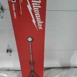 Milwaukee M18 Tower Light 