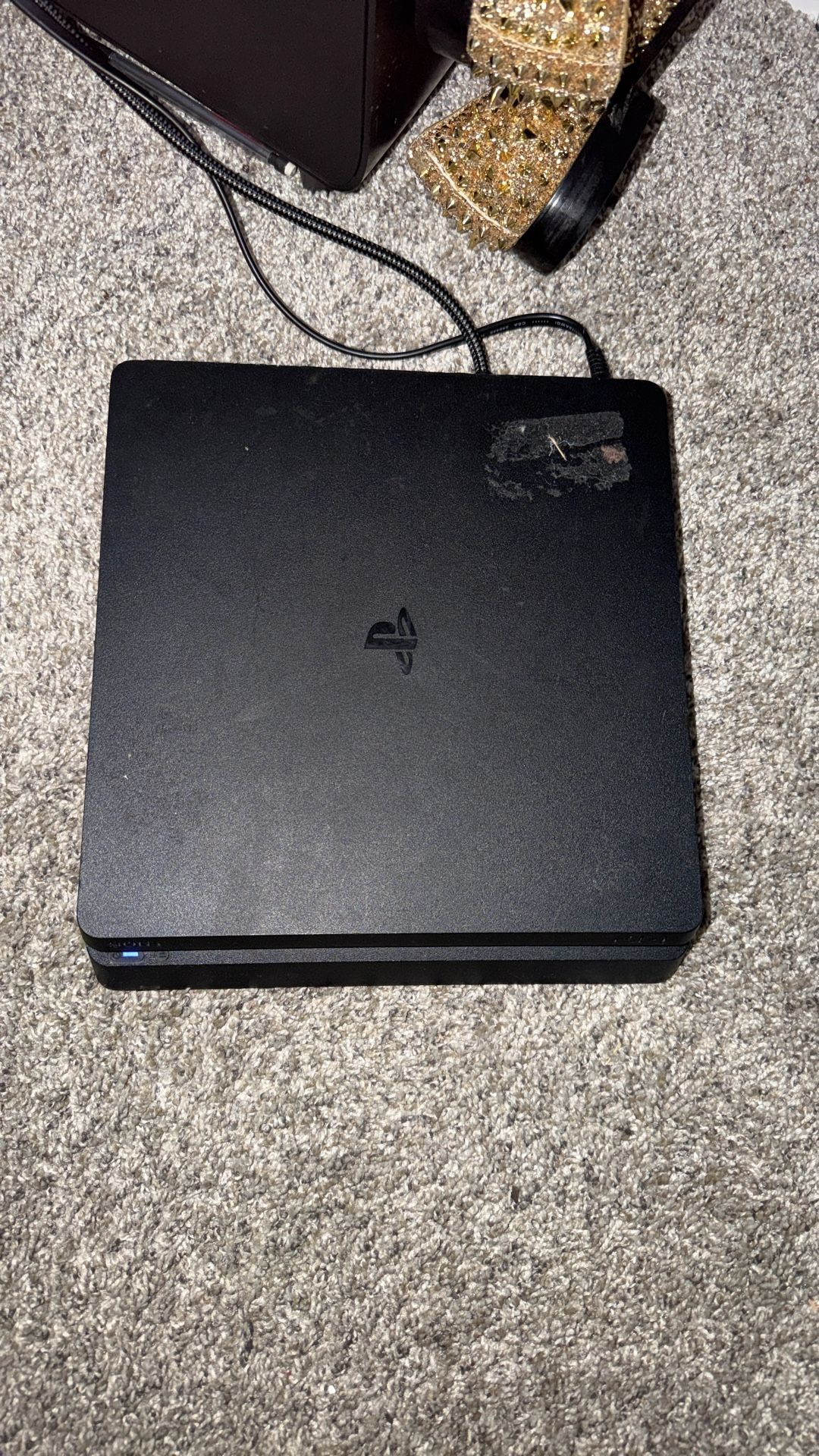 PS4 With 3 Controllers 