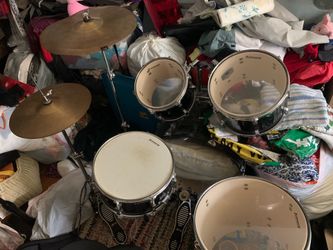 5 piece Ludwig black sparkle drum set