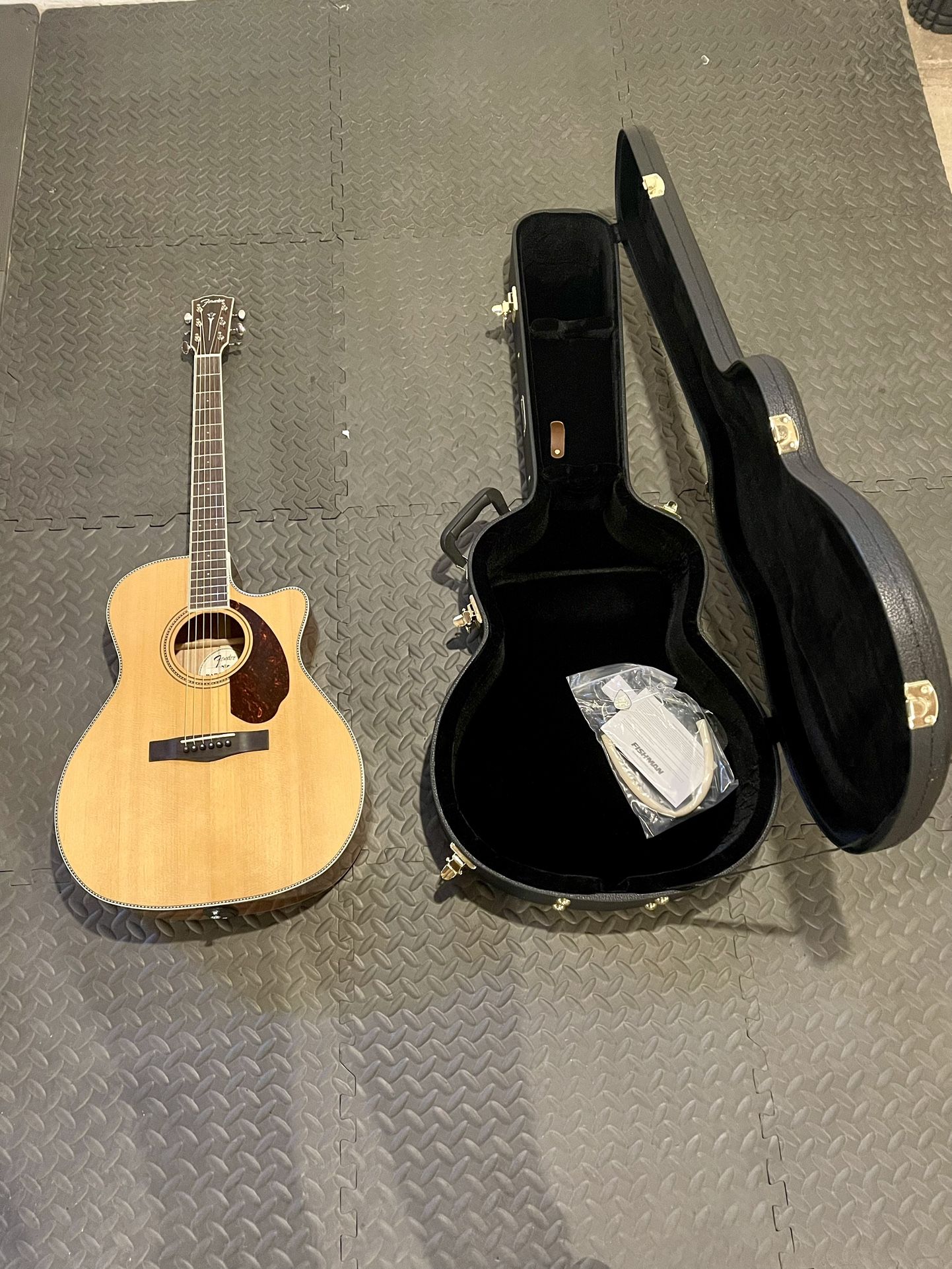 Fender Paramount PM-4CE Limited w/ Hard Case