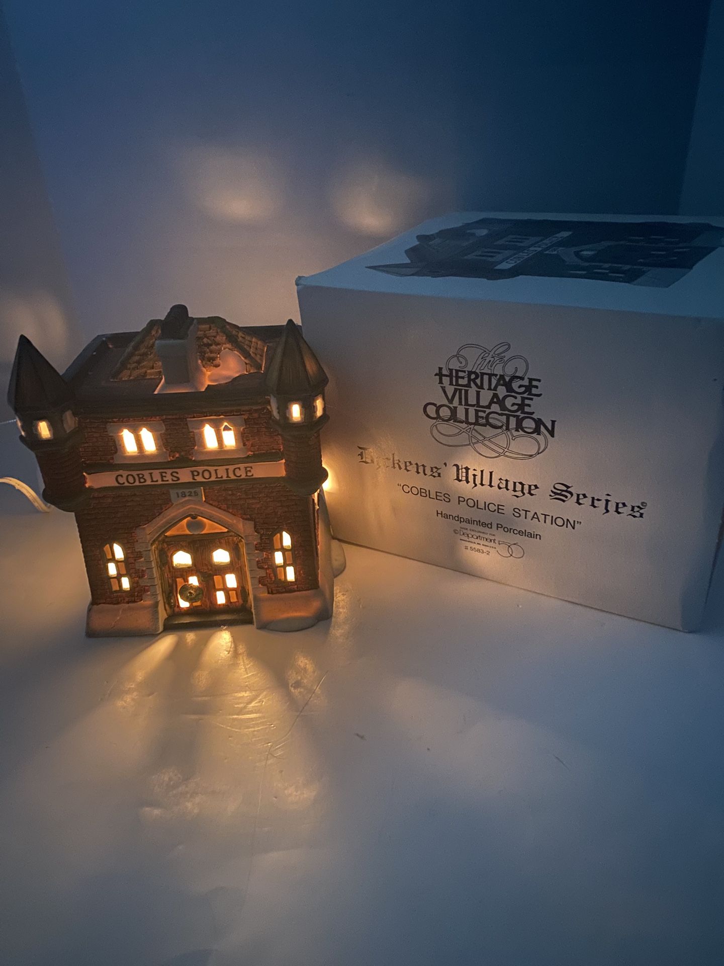 Dept 56 Dickens Heritage Village Lighted Cobles Police Station, 5583-2, 1989, w/ Box & Packaging