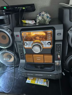 Sony Stereo System with Speakers – Great Condition 🎶