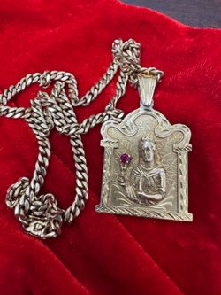 Cadena cubana con medalla