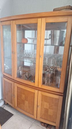 Cabinet 2 PIECES EXC CONDITION