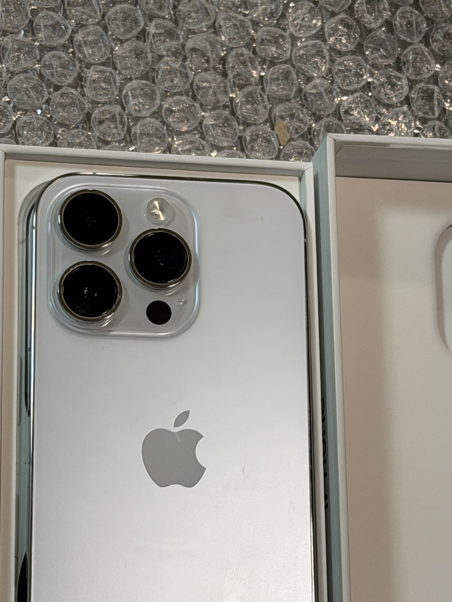 iPhone 14 PRO White UNLOCKED