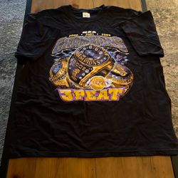Vintage Lakers Ring 3-peat Shirt 2002 