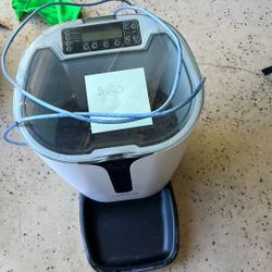 Cat Or Dog Automatic Feeder. In Good Working Condition. No Longer Need 