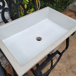 KHOLER Kathryn Vitreous China Undermount Bathroom Sink in White with Overflow Drain
NEW
