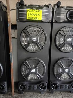 Two 10 inch Bluetooth speaker sound pro rechargeable comes with 1 microphone 🎤 has USB FM radio SD card sounds nice  ready for a party 🥳 or to take 