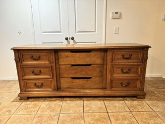 DREXEL HERITAGE Guildhall Collection Solid Walnut Colonial Early American 77″ Triple Door Dresser 412-150 