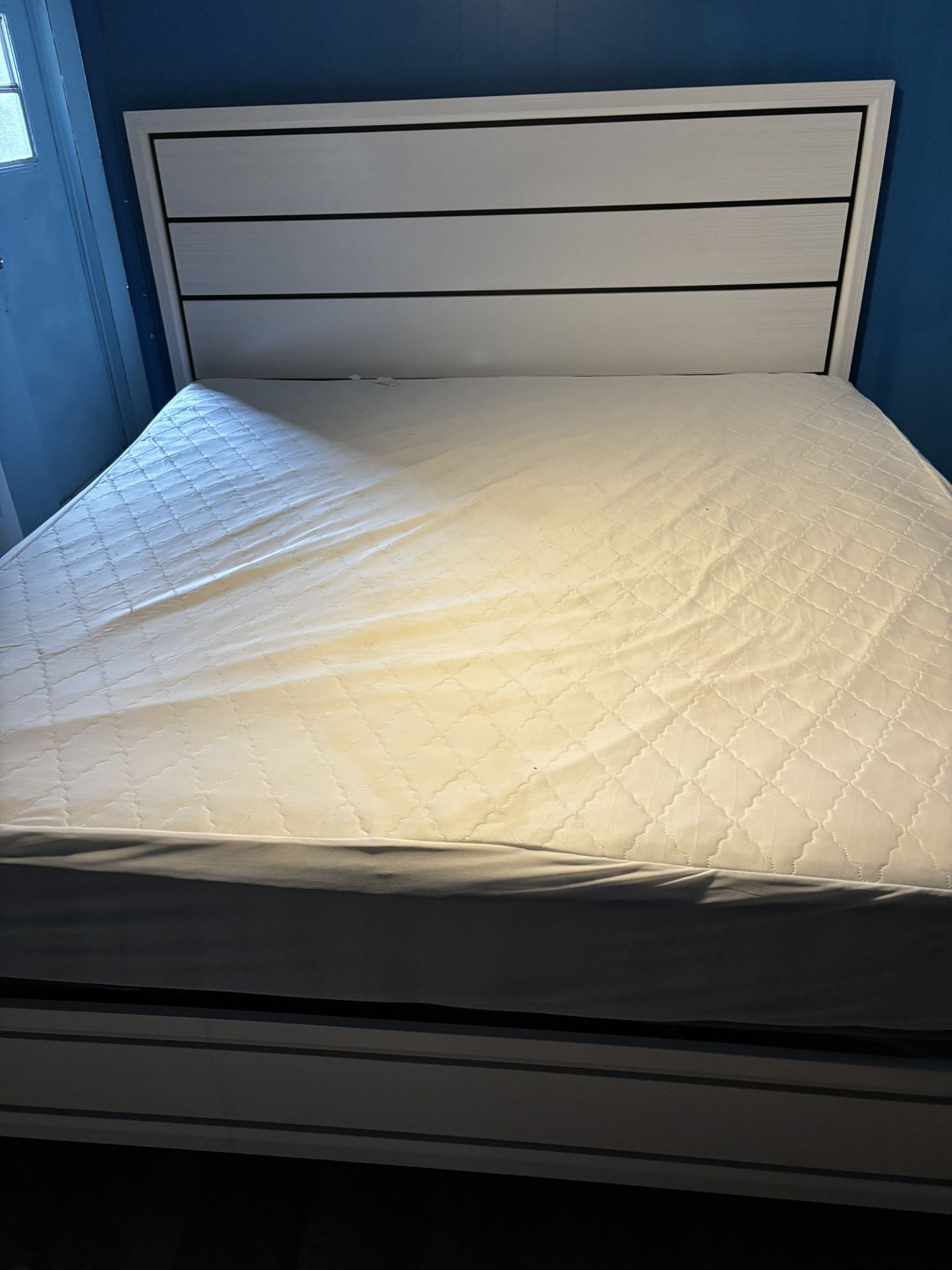 King Size Bed Set – Like New (Headboard + Frame + Mattress + Box Spring) – $500