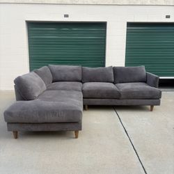 Living Spaces Midcentury Sectional 🛻Delivery Available🛻