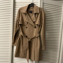 Abercrombie & Fitch Adorable new women’s beige coat size small never used